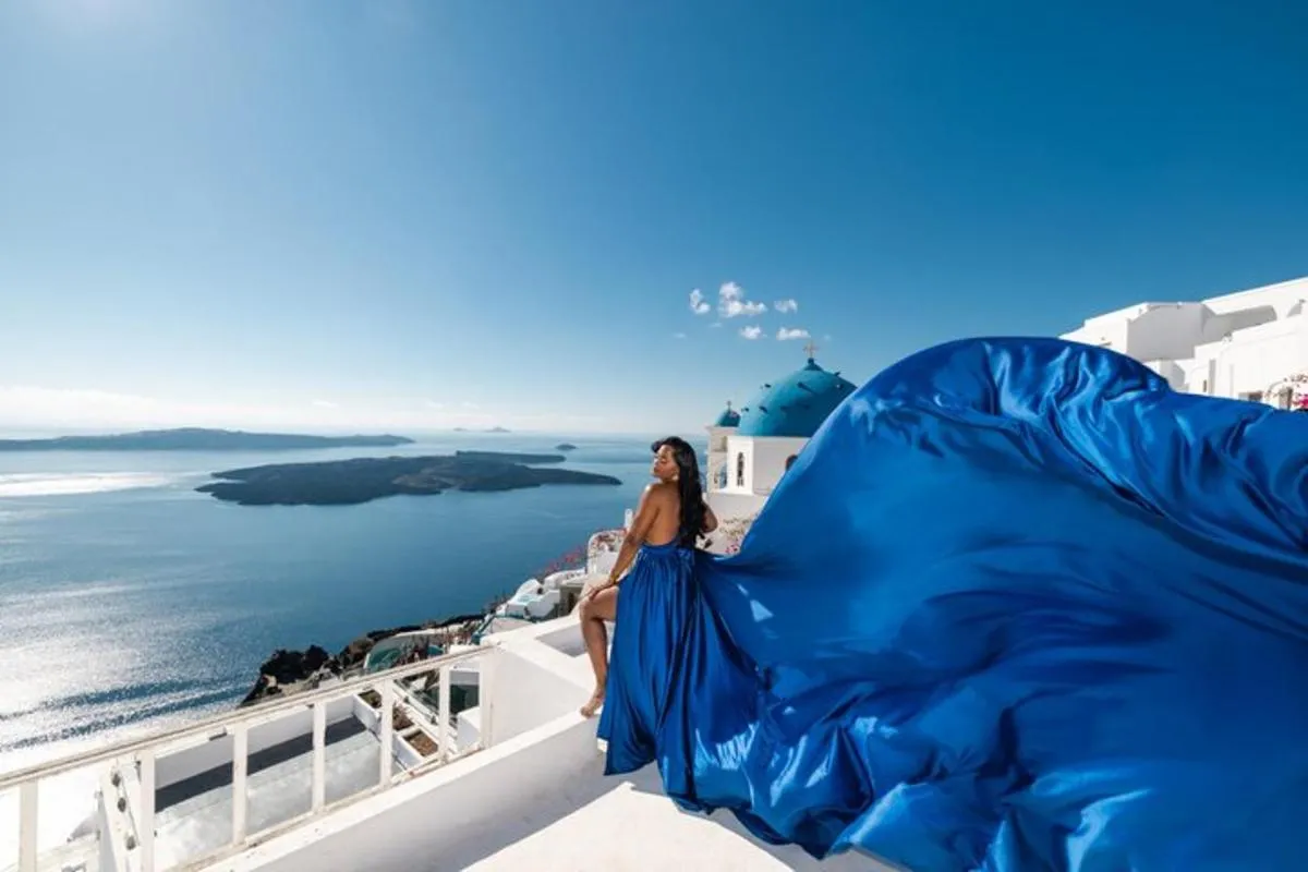 Sesión de fotos Flying Dress en Santorini